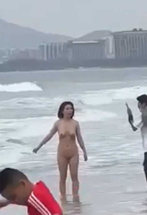 Đi biển gặp cảnh này - gokkurtsozluk.com - phim sex moi